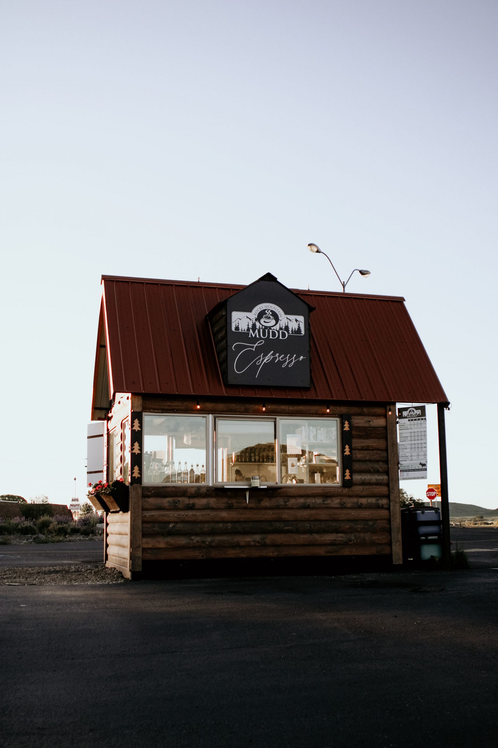 Bomgaars Hut